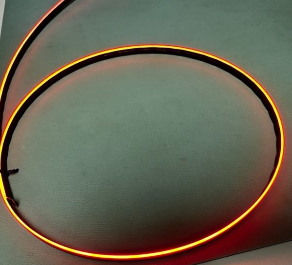Laser-structured light guide ring lit in red